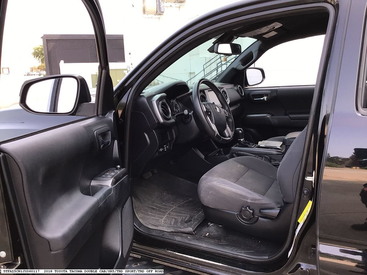 Used 2018 Toyota Tacoma TRD Sport w/ Technology Package RWD image 8