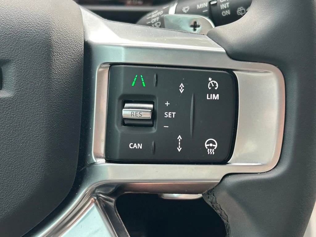 Used 2024 Land Rover Discovery Dynamic SE image 44