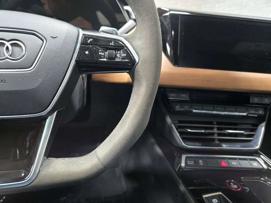 Used 2022 Audi e-tron GT Premium Plus image 16