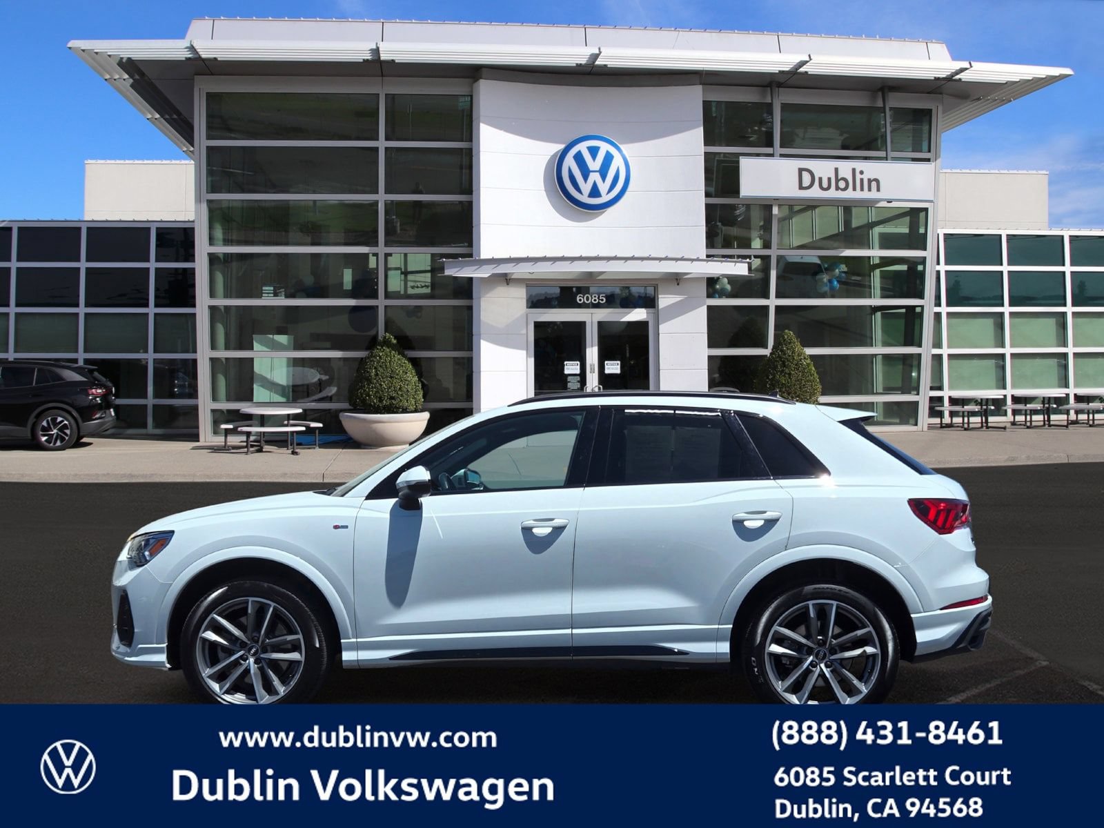 Used 2023 Audi Q3 2.0T Premium w/ Black Optic Sport Package AWD/4WD image 7