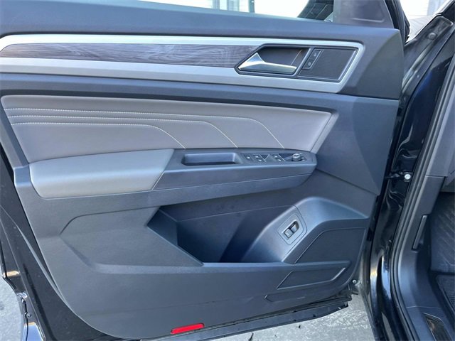 Used 2022 Volkswagen Atlas Cross Sport SE image 26