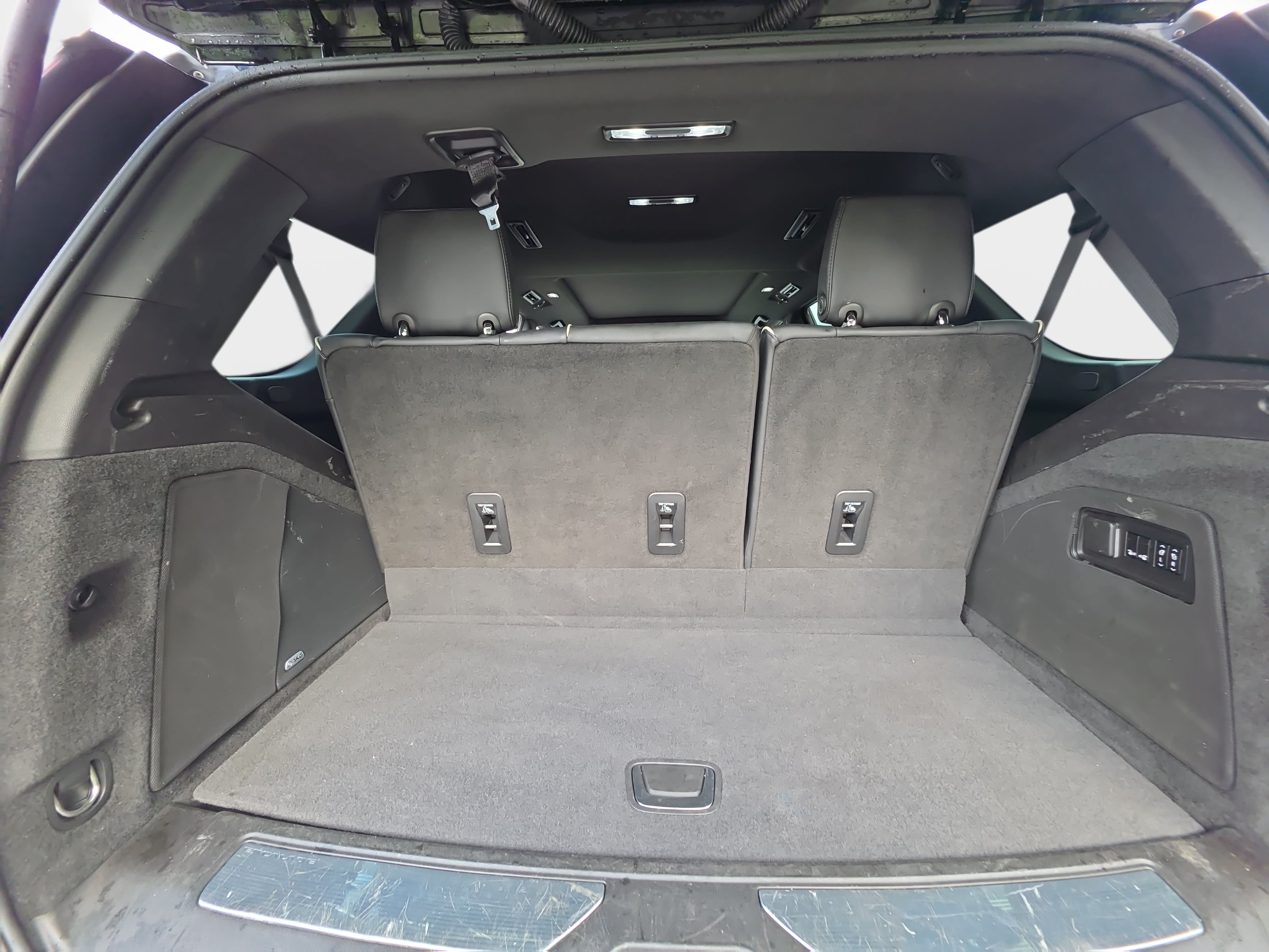 Used 2022 Cadillac Escalade Premium Luxury w/ LPO, Radiant Package AWD/4WD image 13