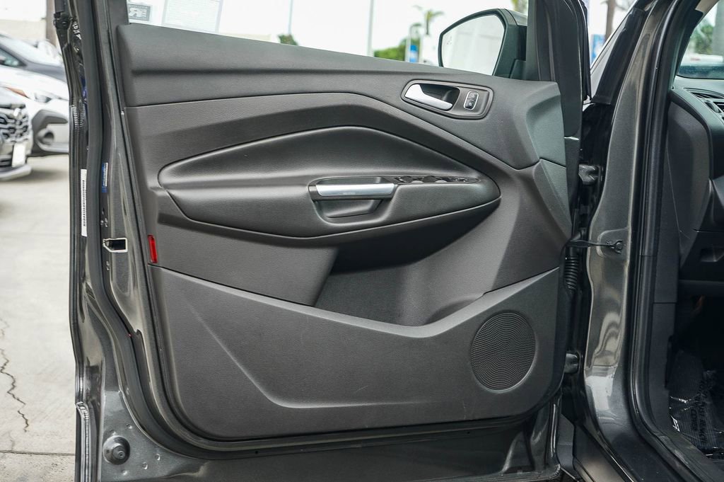 Used 2017 Ford Escape SE w/ Equipment Group 201A image 22