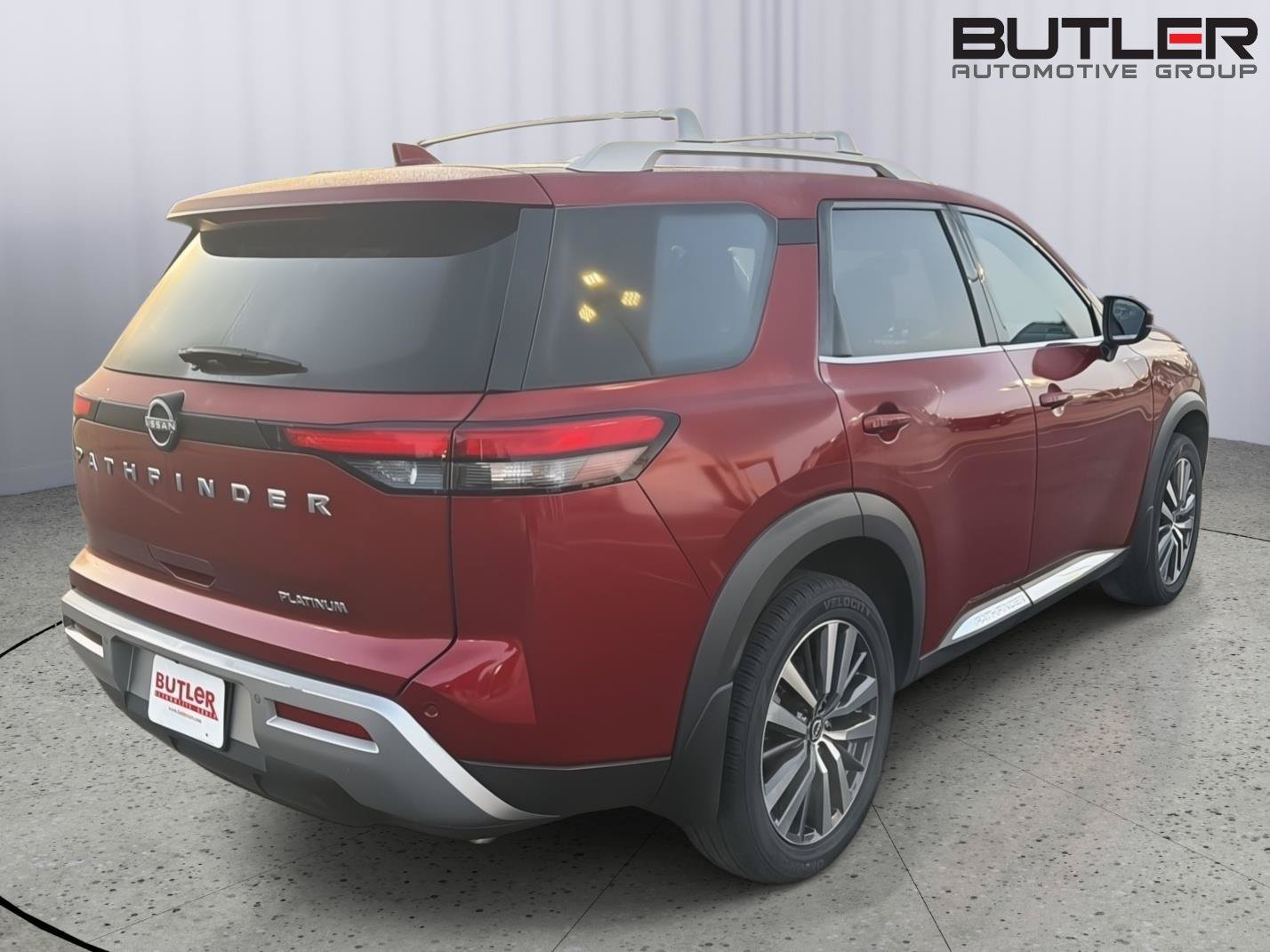 Used 2022 Nissan Pathfinder Platinum w/ Cargo Package FWD image 5