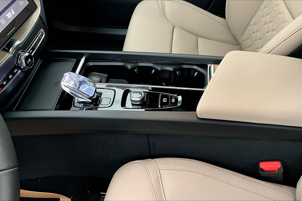 New 2026 Volvo XC60 B5 Plus w/ Protection Package Premier AWD/4WD image 16