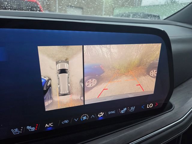 Used 2025 Chevrolet Suburban Premier image 12