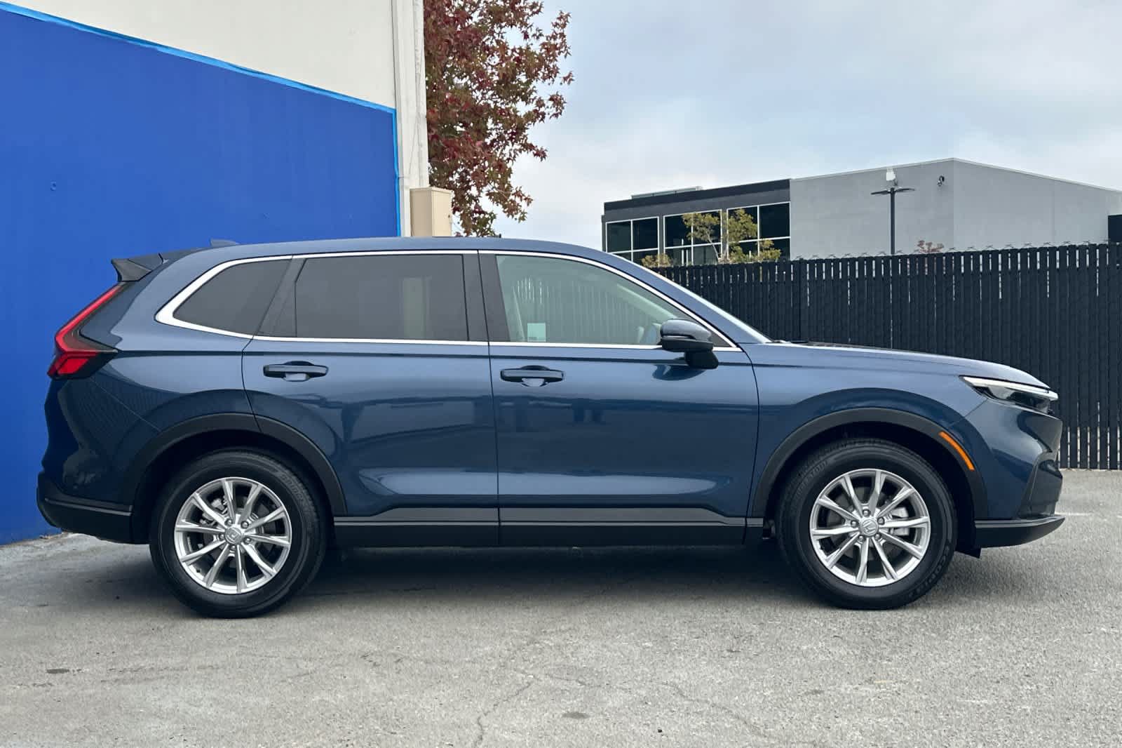Used 2025 Honda CR-V EX-L image 2