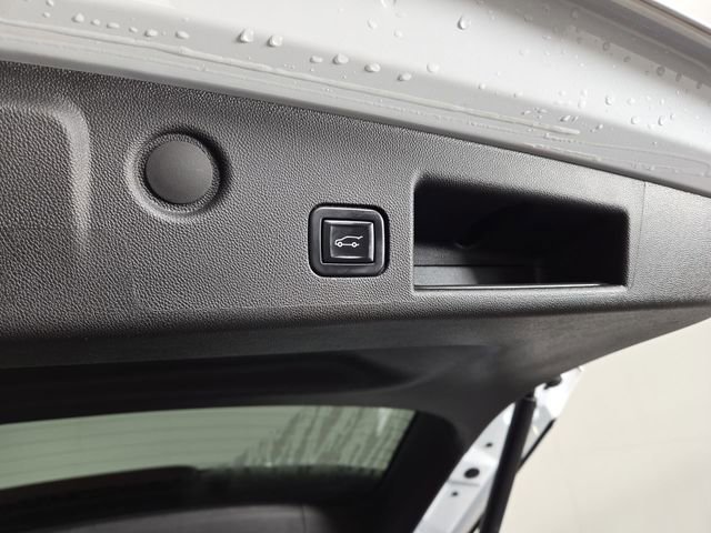 Used 2022 Chevrolet Equinox RS w/ LPO, Floor Liner Package image 32