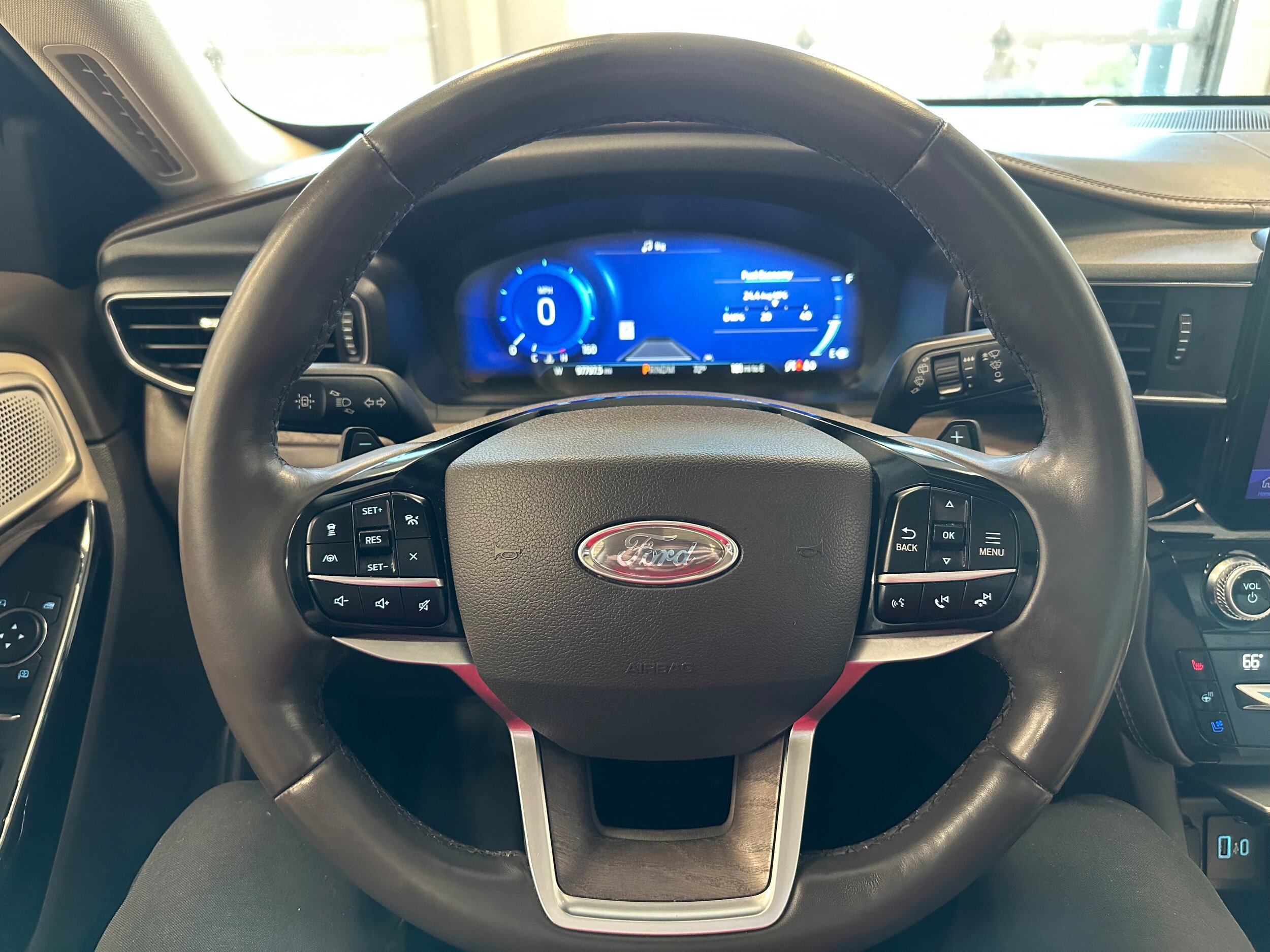 Used 2021 Ford Explorer Platinum w/ Equipment Group 601A image 23