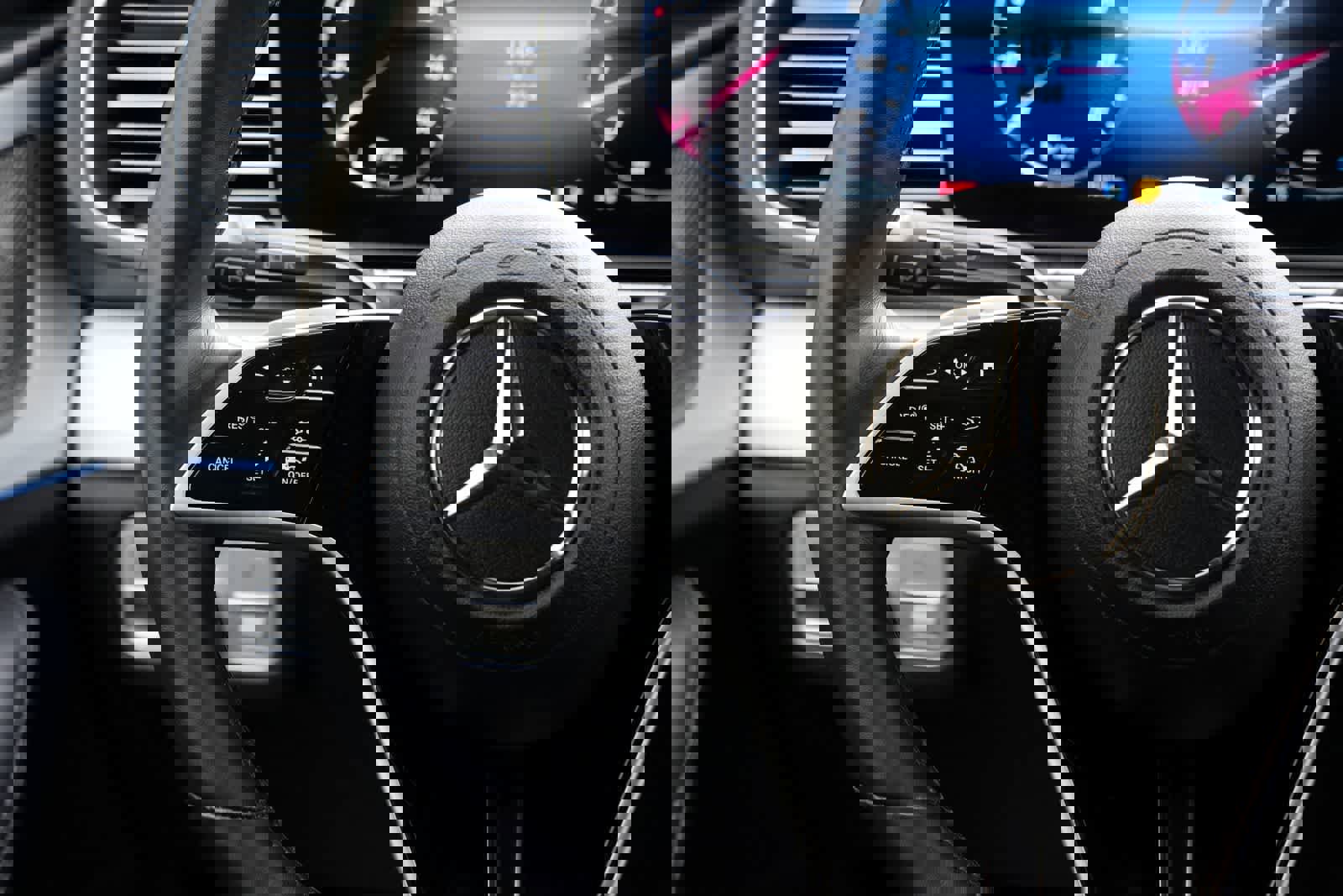 Used 2025 Mercedes-Benz GLE 350 4MATIC image 10