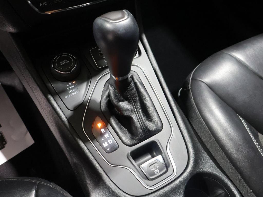 Certified 2022 Jeep Cherokee Latitude AWD/4WD image 36