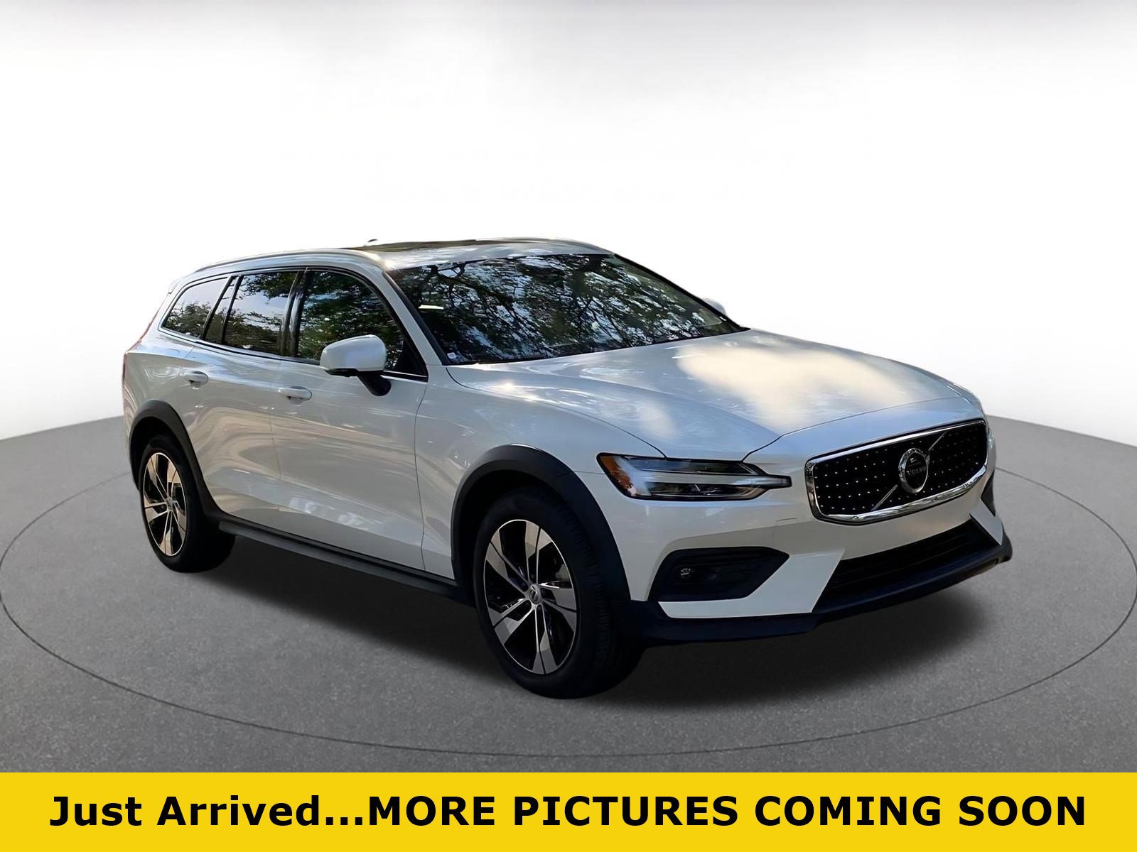 Used 2025 Volvo V60 B5 Cross Country Plus