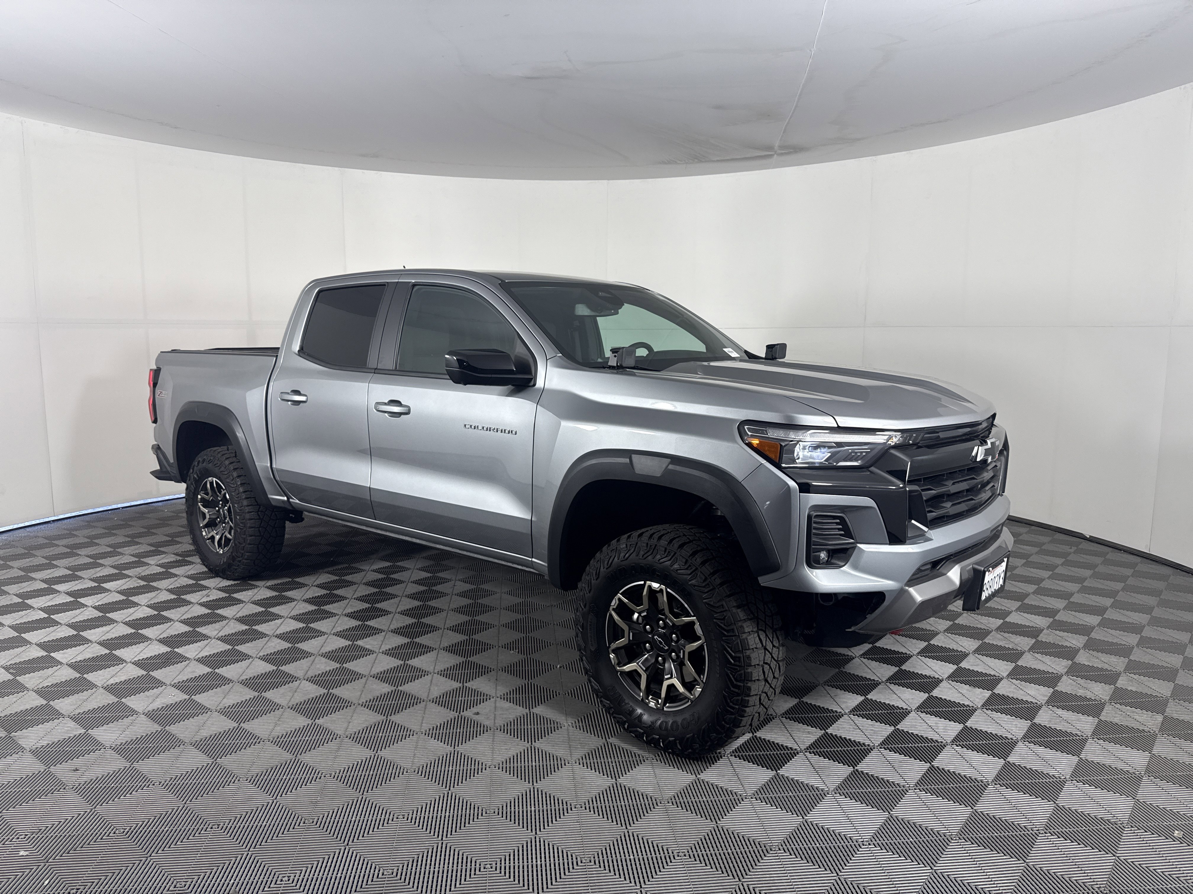 Used 2024 Chevrolet Colorado Z71 w/ Z71 Convenience Package 2 image 2