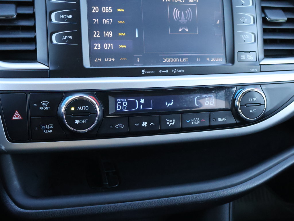 Used 2017 Toyota Highlander SE AWD/4WD image 23