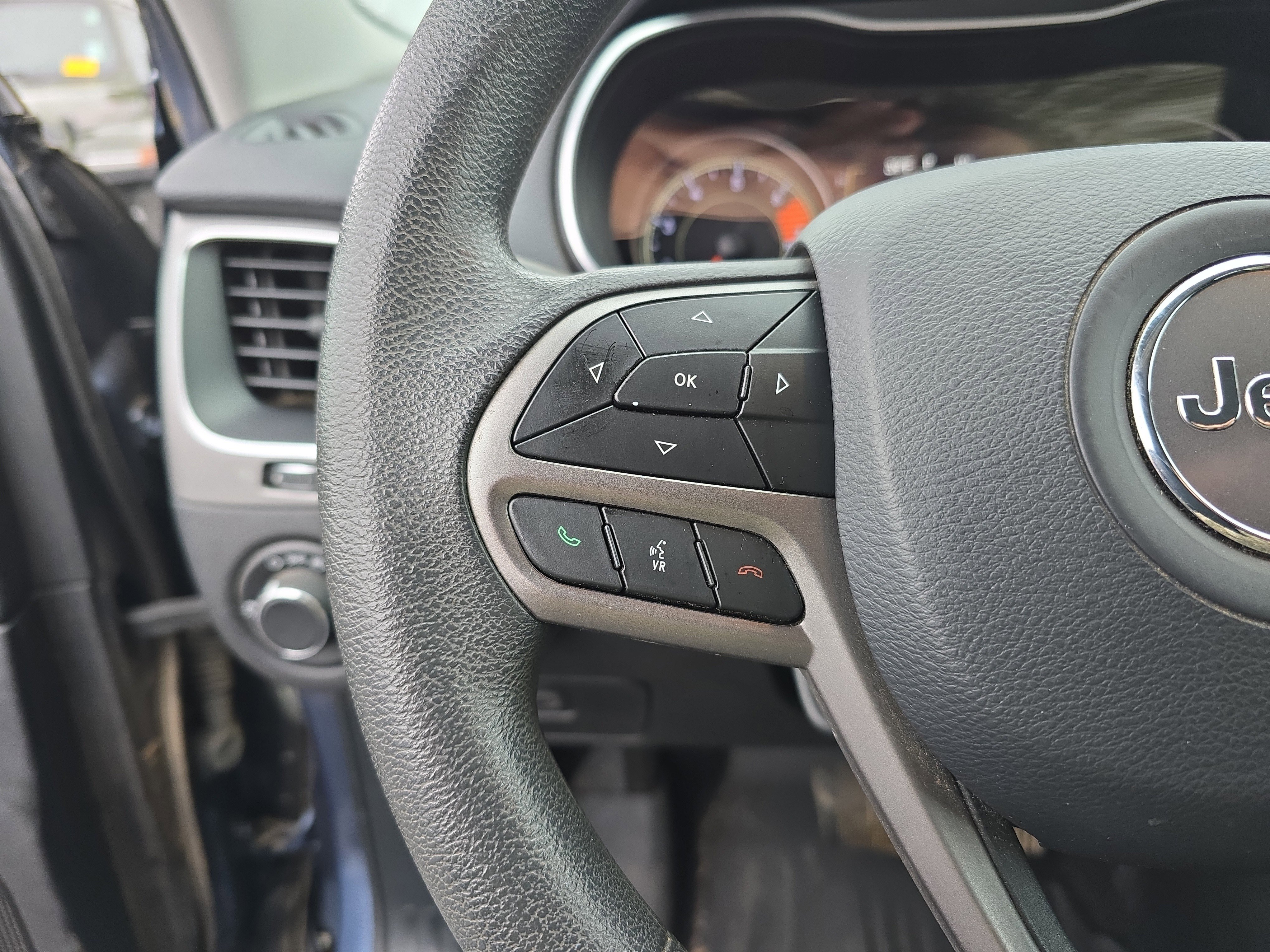 Used 2020 Jeep Cherokee Latitude image 34