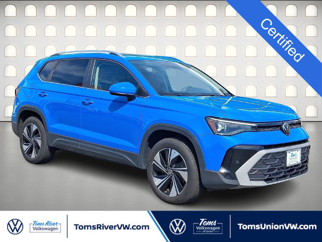 Used 2025 Volkswagen Taos SE w/ Panoramic Sunroof Package AWD/4WD image 1