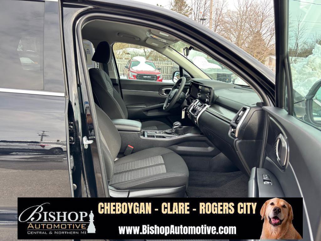 Used 2023 Kia Sorento LX image 35