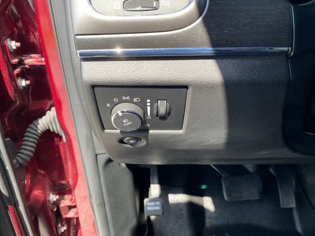 Used 2018 Jeep Grand Cherokee Limited AWD/4WD image 13