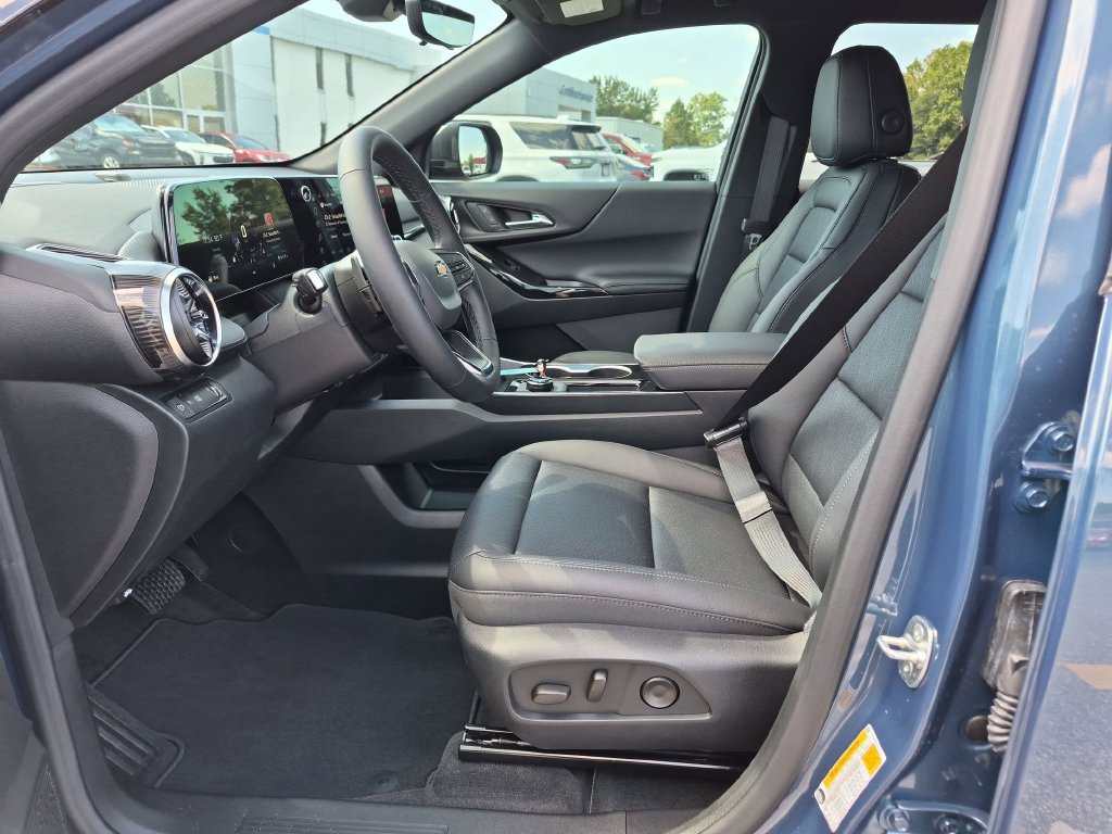 New 2027 Chevrolet Equinox LT w/ Convenience Package II FWD image 17
