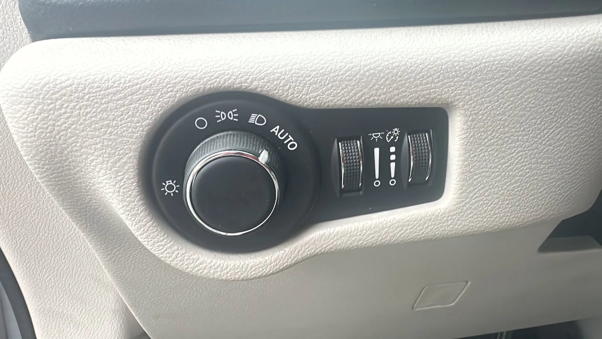 Used 2017 Chrysler Pacifica Touring image 10