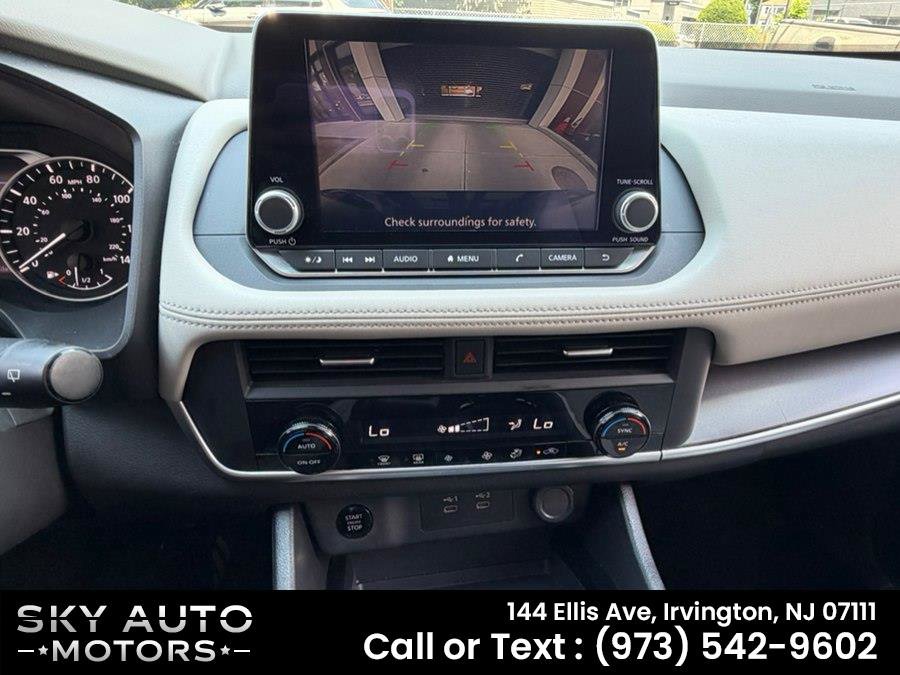 Used 2025 Nissan Rogue SV AWD/4WD image 12