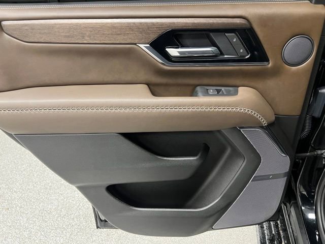 Used 2025 GMC Yukon Denali Ultimate w/ LPO, Floor Liner Package AWD/4WD image 42