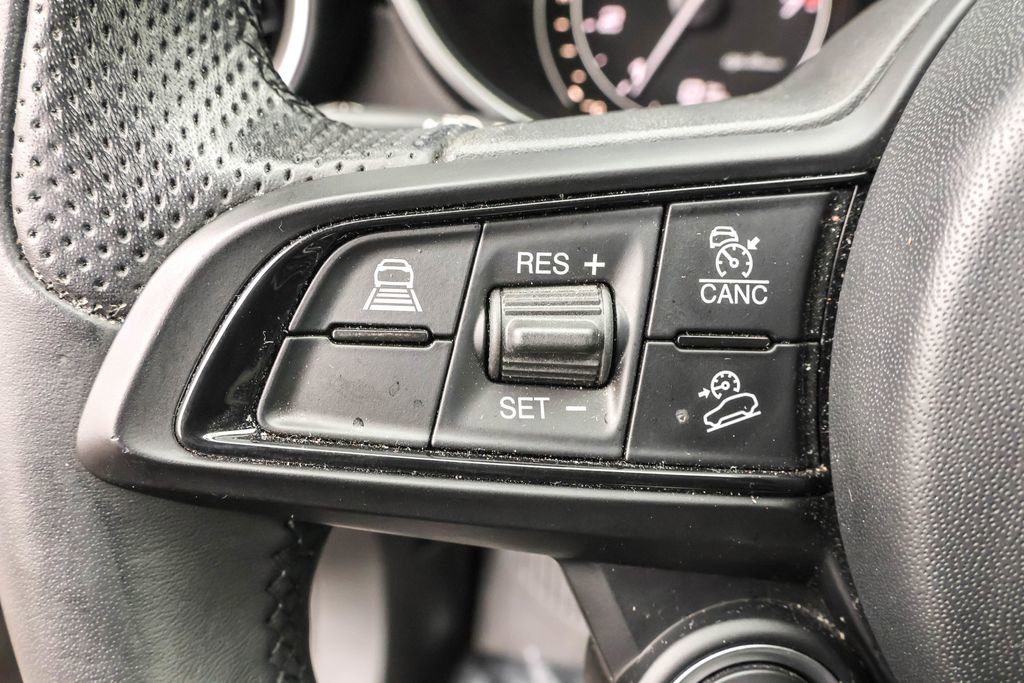 Used 2023 Alfa Romeo Stelvio Ti image 21