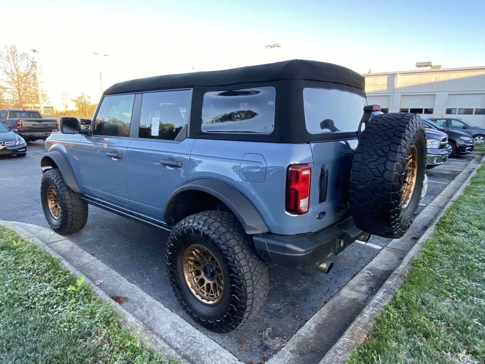 Used 2023 Ford Bronco Black Diamond image 6