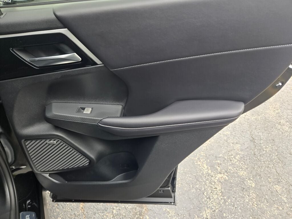 New 2026 Mitsubishi Outlander LE AWD/4WD image 8