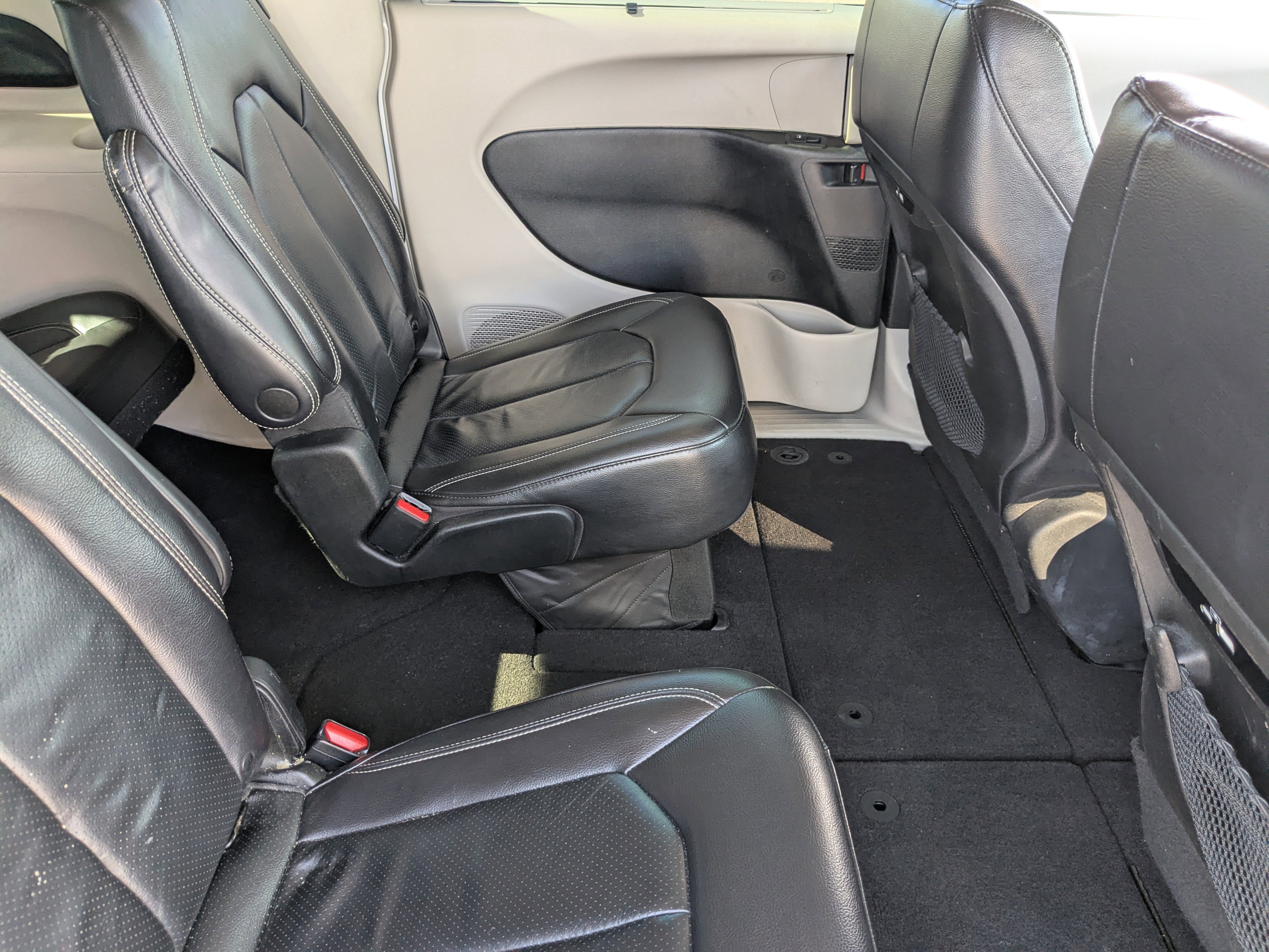 Used 2022 Chrysler Pacifica Touring-L image 24