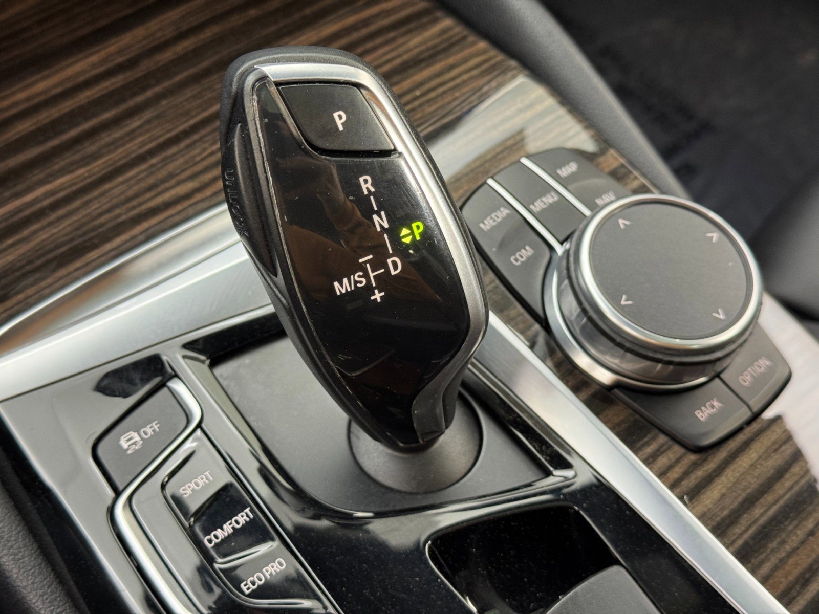 Used 2018 BMW 530e image 32