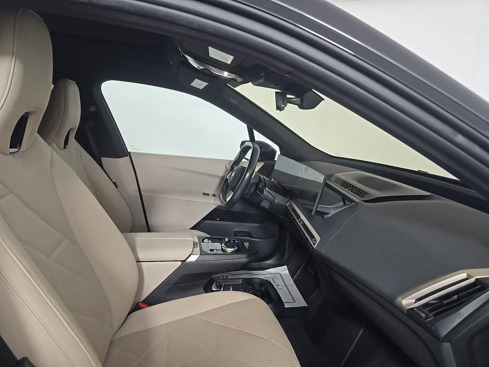 Used 2024 BMW iX xDrive50 w/ Sport Package AWD/4WD image 9