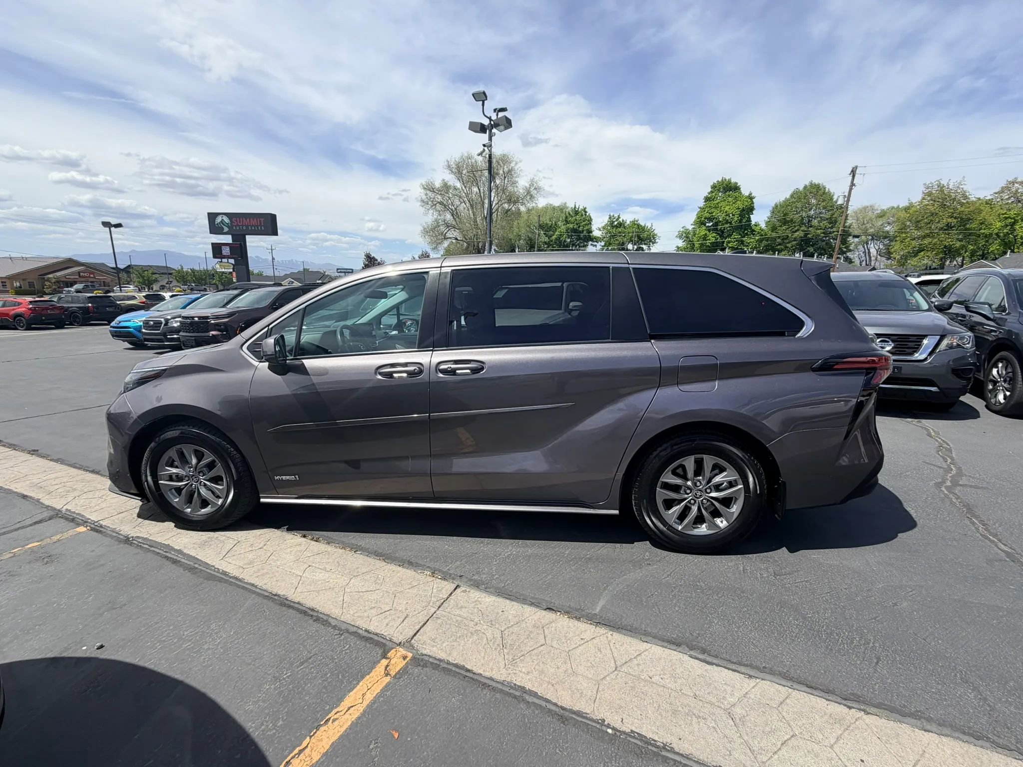 Used 2021 Toyota Sienna LE AWD/4WD image 7