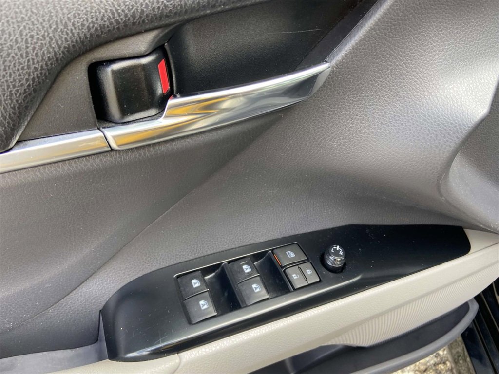 Used 2019 Toyota Camry LE image 13