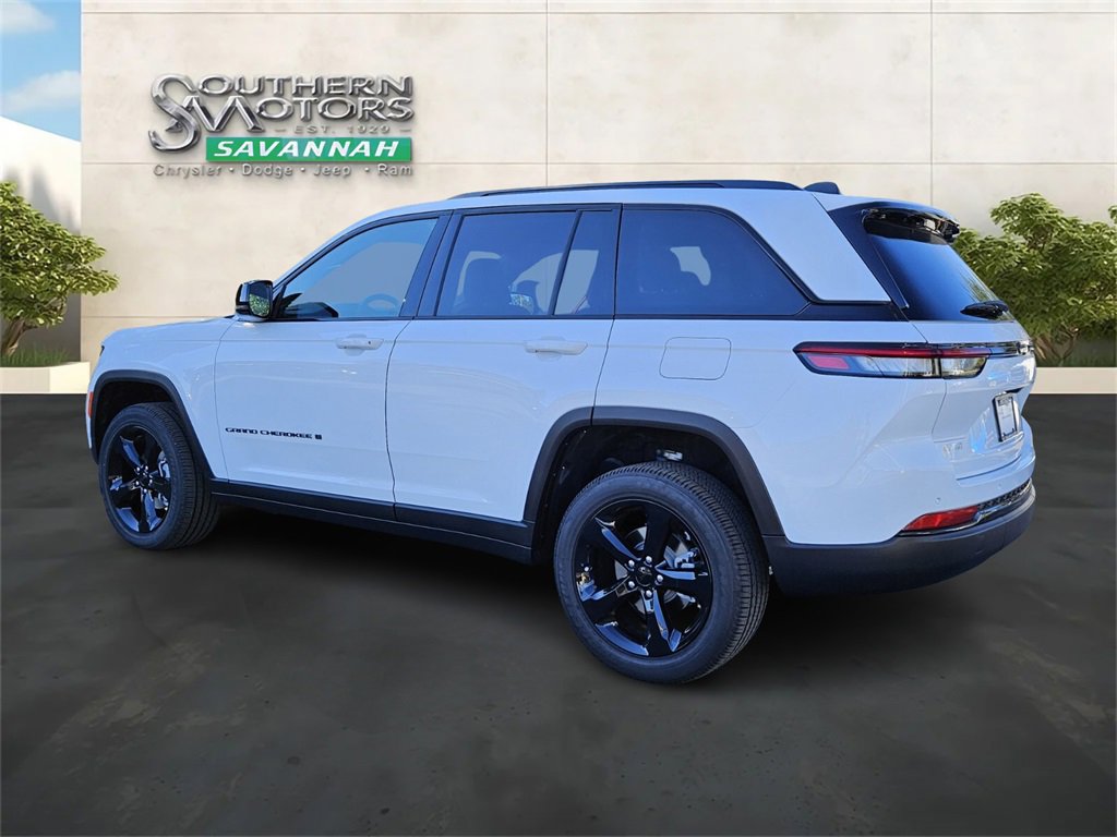 New 2025 Jeep Grand Cherokee Altitude image 3