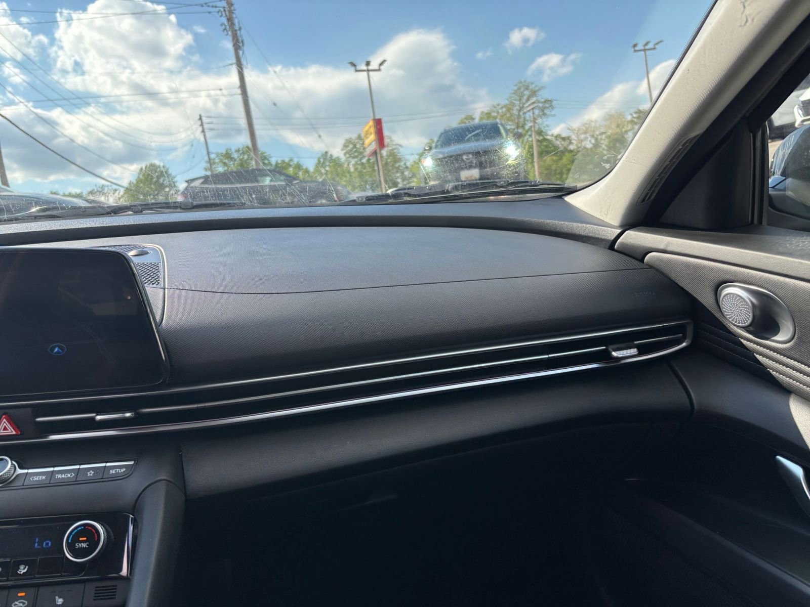 Used 2025 Hyundai Elantra SEL FWD image 36