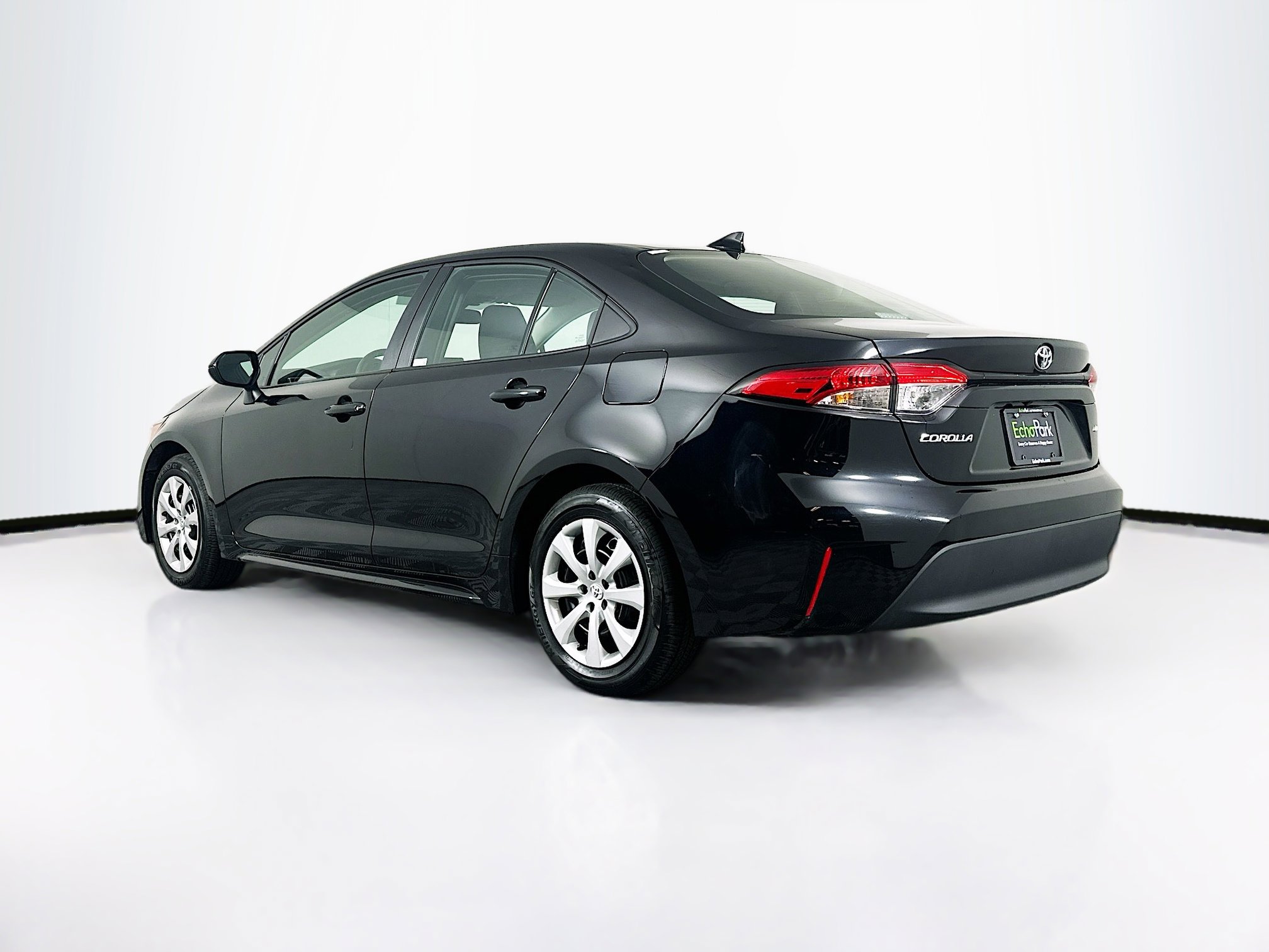 Used 2026 Toyota Corolla LE FWD image 5