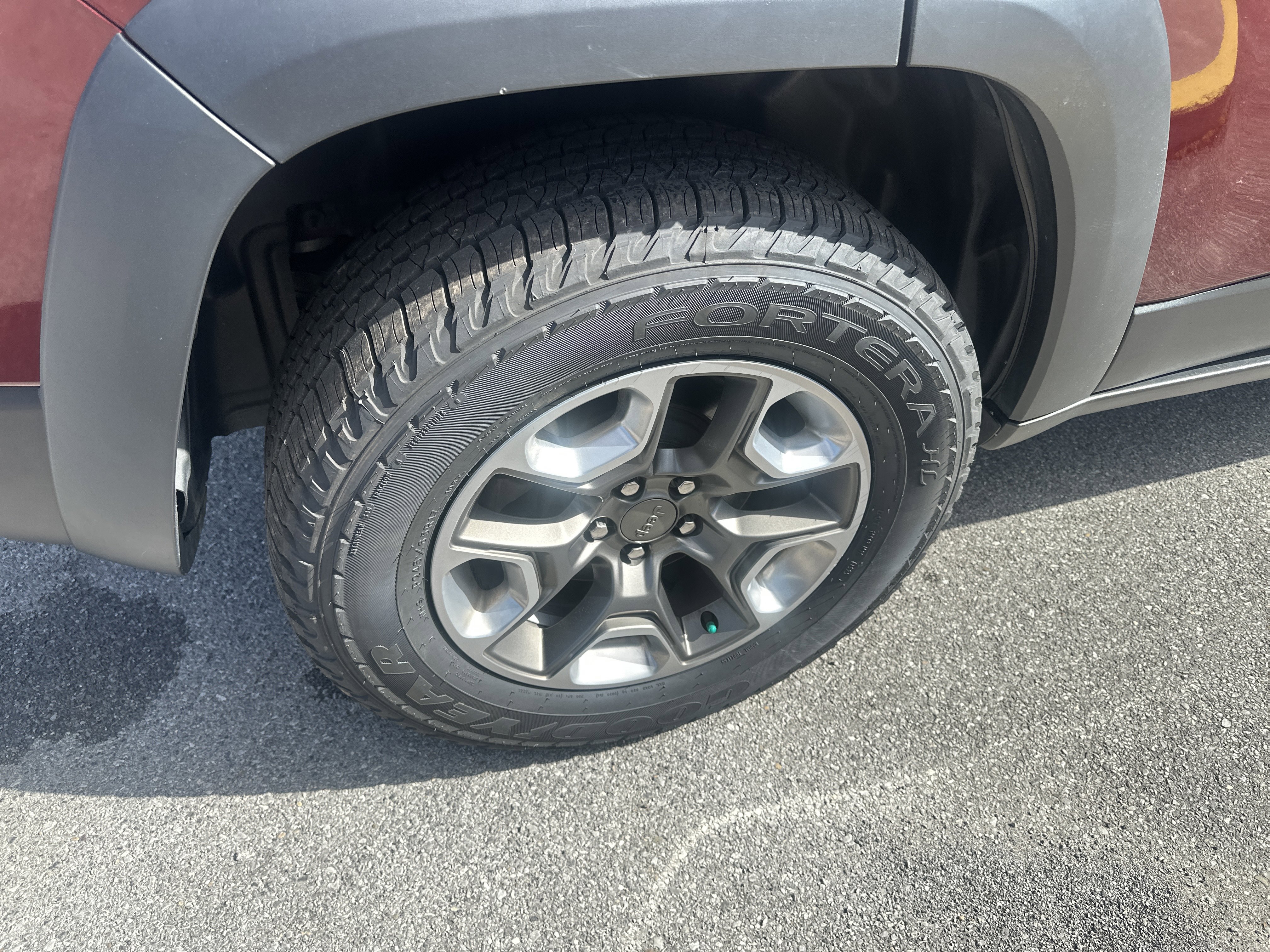 Used 2019 Jeep Cherokee Trailhawk w/ Comfort/Convenience Group image 24