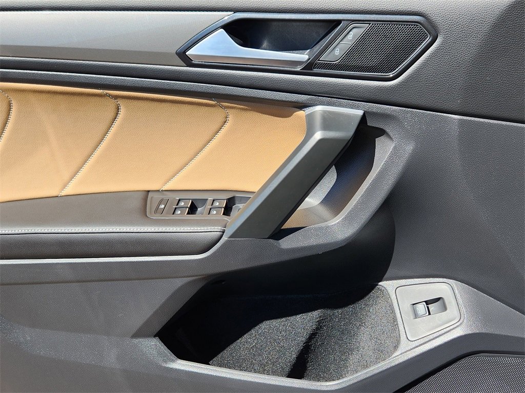 Used 2024 Volkswagen Tiguan SE image 3