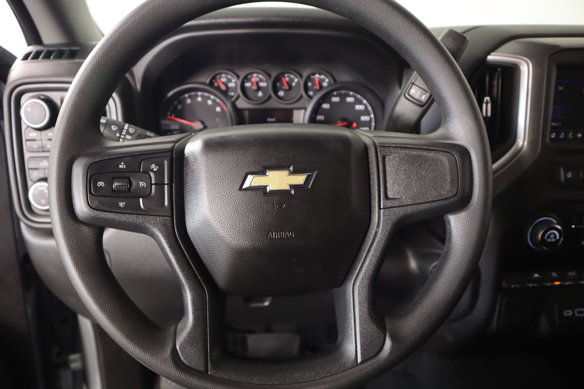 Used 2023 Chevrolet Silverado 1500 Custom image 3