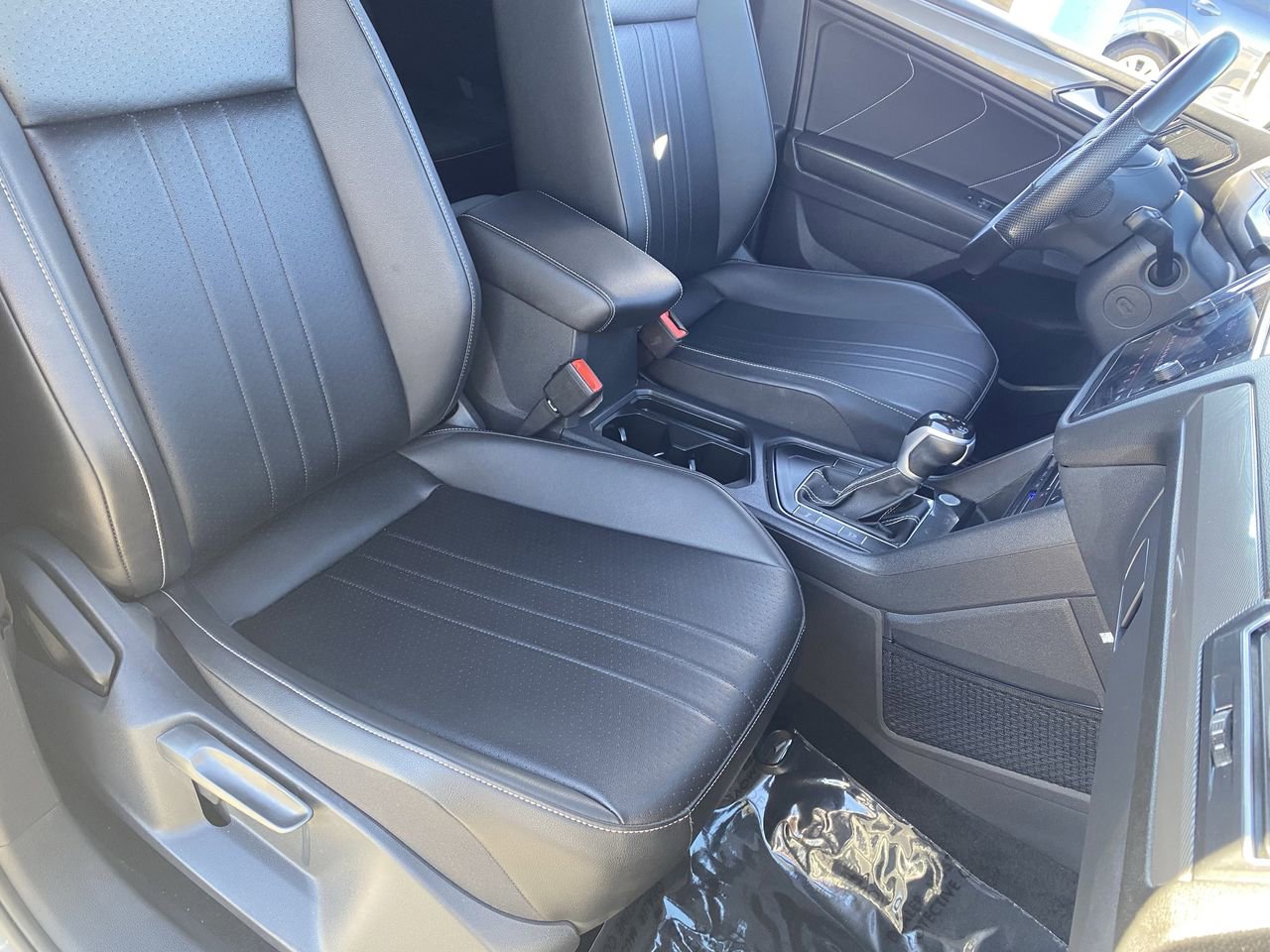 Used 2023 Volkswagen Tiguan SE R-Line image 8