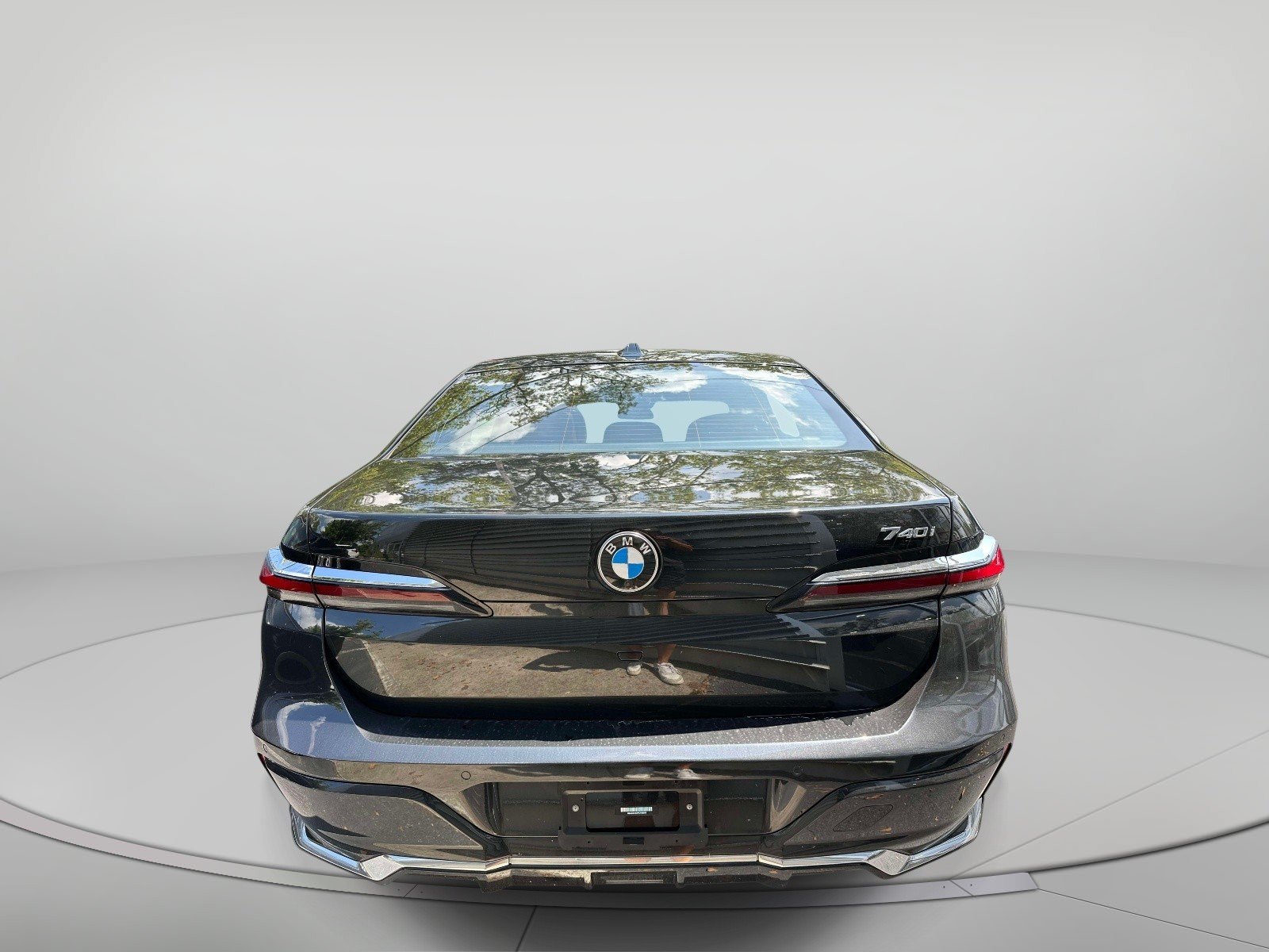 Used 2023 BMW 740i w/ Parking Assistance Package RWD image 3