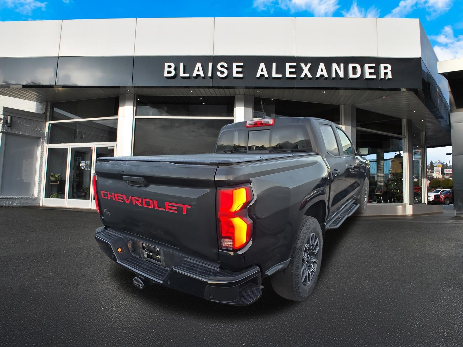 Used 2024 Chevrolet Colorado Z71 w/ Z71 Convenience Package 2 AWD/4WD image 3