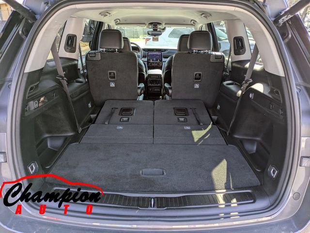 Used 2023 Jeep Grand Cherokee L Limited w/ Black Appearance Package image 15