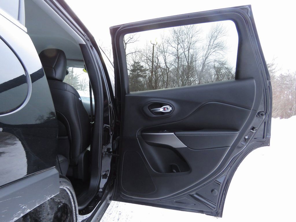 Used 2020 Jeep Cherokee Limited image 15