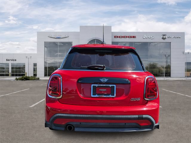 Used 2022 MINI Cooper 4-Door Hardtop w/ Storage Package FWD image 4