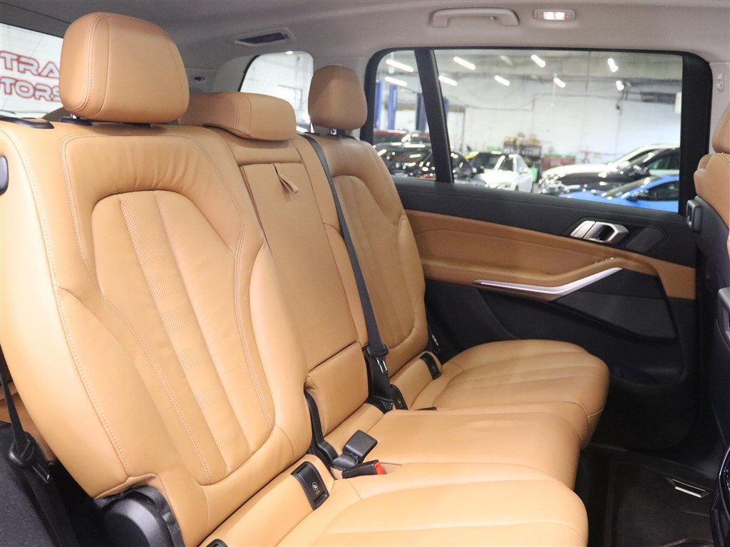 Used 2022 BMW X7 xDrive40i w/ Premium Package AWD/4WD image 19