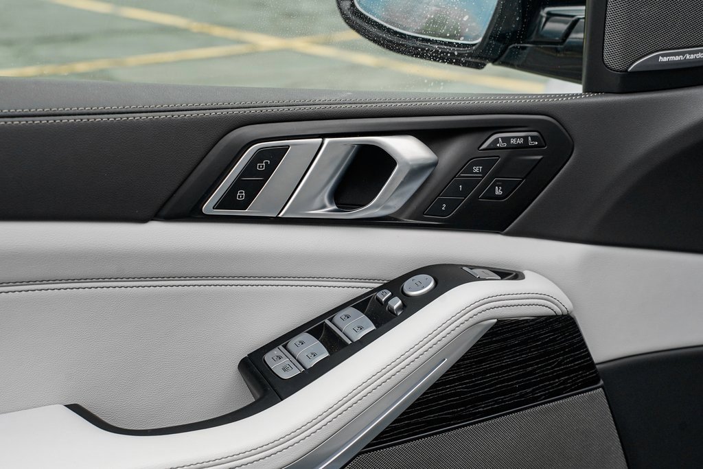 Used 2025 BMW X7 xDrive40i w/ M Sport Package image 10