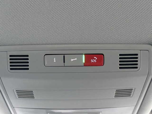 Certified 2025 Volkswagen Jetta SE image 30