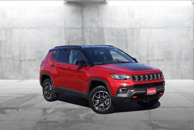 Used 2025 Jeep Compass Trailhawk AWD/4WD image 2